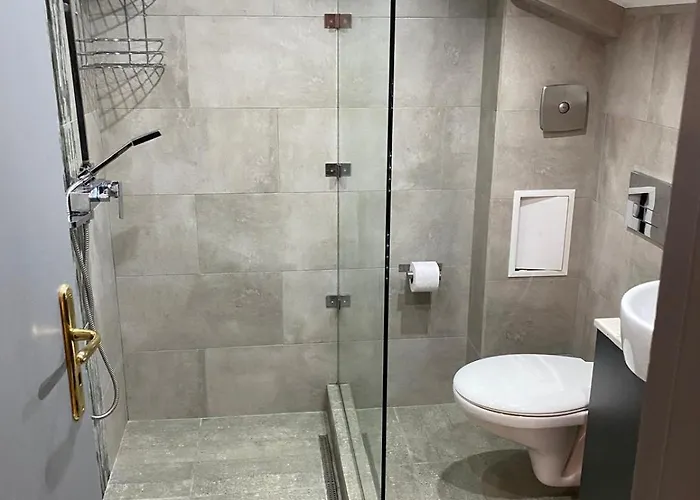 Elegant 3 Alexander Services Luxury Four Bedroom Penthouse Apartment *